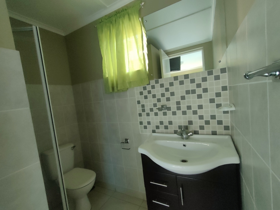 8 Bedroom Property for Sale in Wavecrest Eastern Cape